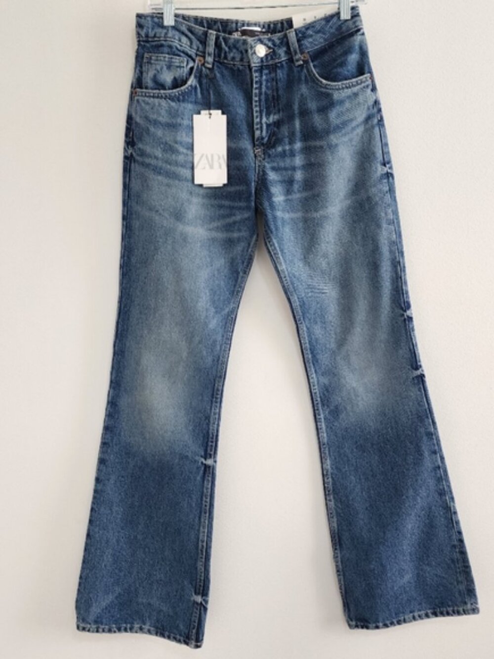 Zara Low Rise Flare Jeans Medium Wash Size 6 NWT